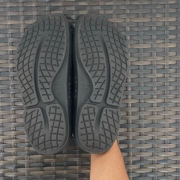 Oofos sandals, woman’s size 9 - Picture 5 of 6